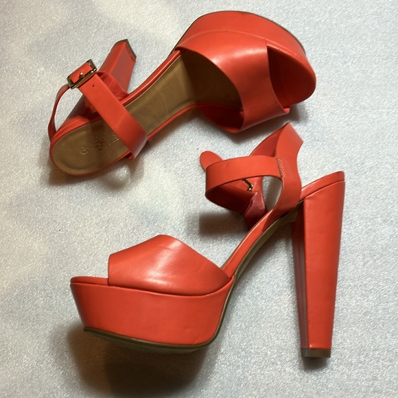 Charlotte Russe orange platform heels. Cute. Size 10. - Picture 4 of 9